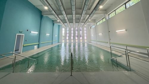 S-a inaugurat la Timișoara clinica de balneologie, după 20 de ani de la închidere / Fonduri europene în valoare de 24 de milioane de lei / Bazin cu apă termală, 4 băi galvanice, 14 săli de tratament