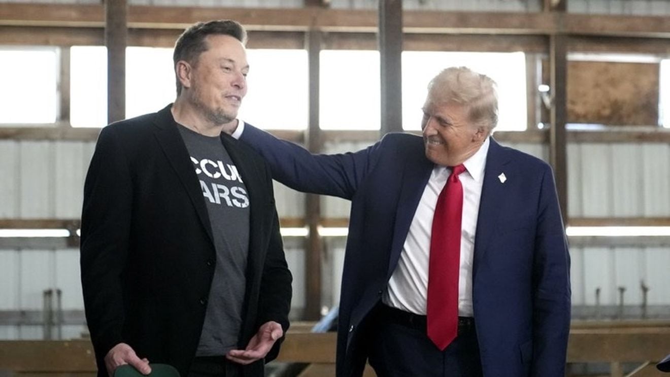 Președintele american Donald Trump spune că trebuie să analizeze posibilitatea de a-l deporta pe Elon Musk
