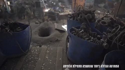VIDEO Armata israeliană a arătat jurnaliştilor "cel mai mare loc de fabricare a armelor Hamas" descoperit "de la începutul războiului"
