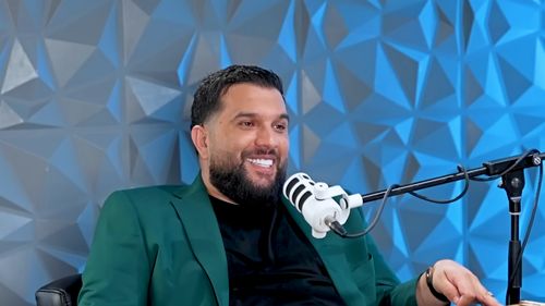 VIDEO Derapaj al manelistului Tzancă Uraganu': „O palmă, două, un picior mai dai la o femeie” / „Dacă îi dădeam un cuțit poate regretam” / Nicio reacție a moderatorului „Bursucu'” / Apel la plângeri la CNA