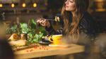 De ce două persoane mănâncă la fel și una se îngrașă, iar cealaltă nu? Răspunsul nutriționistului Tania Fântână
