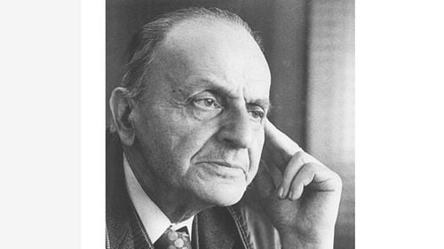 VIDEO 35 de ani de la moartea filosofului Constantin Noica / Acesta a avut domiciliu forţat la Câmpulung-Muscel (1949-1958) şi a fost deţinut politic din 1958 până în 1964, fiind acuzat de regimul comunist că a provocat dezbaterea, într-un cerc restrâns, a volumului „Histoire et utopie” al lui Emil Cioran