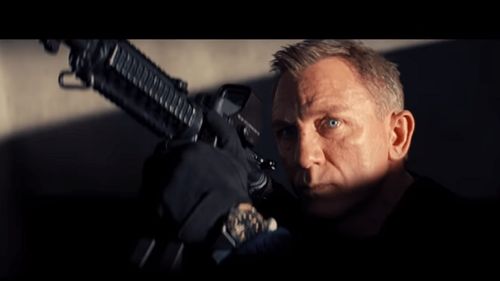 Actorul Daniel Craig și personajul James Bond,  numiți comandanți onorifici ai Royal Navy