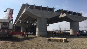 Ministrul Transporturilor, pe șantierele neterminate ale Autostrăzii Sebeș-Turda: ”Stăm și constatăm că nu există progres fizic”. Adunare generală cu toți antreprenorii și cu subcontractorii lor