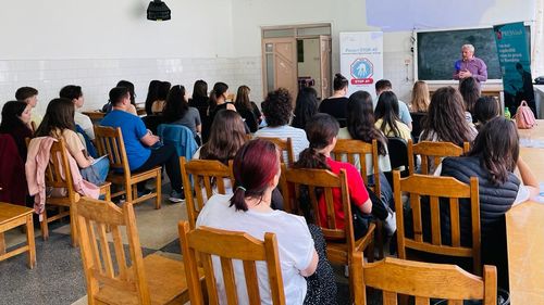 Zece ateliere de informare pentru tineri, organizate prin proiectul STOP Trafic. Rezultate și înscrieri pentru perioada următoare