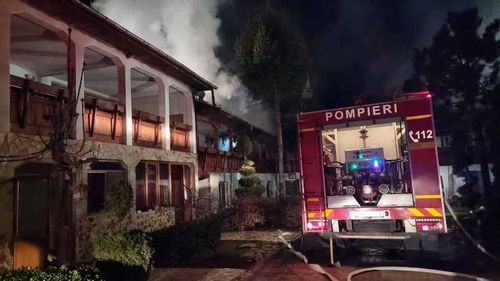 VIDEO Incendiu la chiliile Mănăstirii Nucet din Dâmbovița, cinci măicuțe s-au autoevacuat