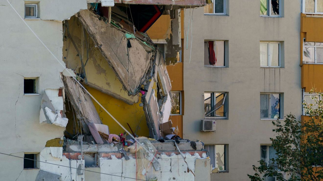 Explozia blocului din București: Specialiștii au descoperit cabluri electrice aflate lângă o țeavă de gaz fisurată