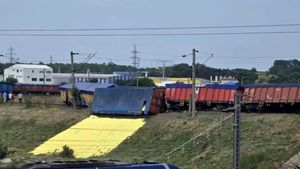 Accident feroviar în Constanța / Un vagon încărcat cu sulf s-a răsturnat și alte patru au deraiat