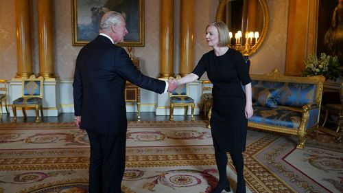 Prima întâlnire a Regelui Charles al III-lea cu membrii cabinetului britanic se desfășoară sâmbătă, la câteva zile după ce premierul Liz Truss a format noul guvern