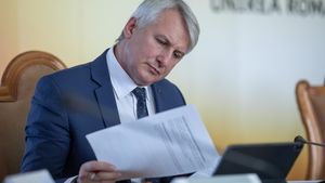 Eugen Teodorovici a pierdut procesele în care contesta o sancțiune pentru activități politice incompatibile cu funcția de director la Curtea de Conturi. Apoi a recidivat