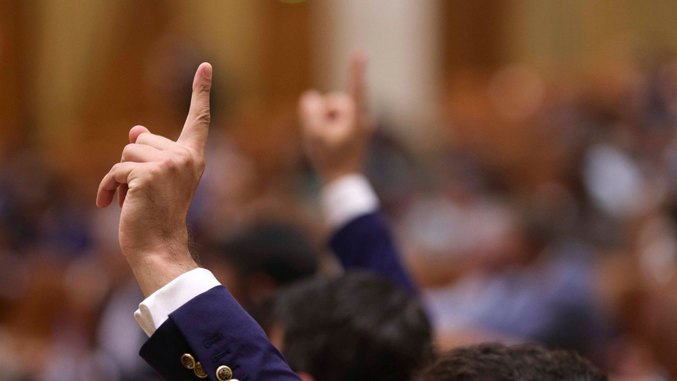 Moţiunea de cenzură inițiată de AUR- prezentată în parlament / Guvernanții, „olimpici pe podiumul rușinii”, se arată în textul documentului