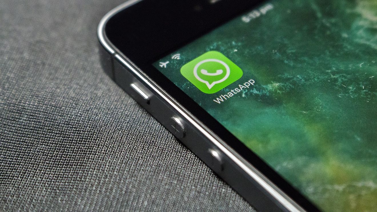 Grupurile de WhatsApp, noua alternativă la călătoriile cu trenul sau aplicațiile de ride-sharing, în Italia / ”În grupul nostru sunt fețe cunoscute, oameni pe care îi cunoaștem sau pe care i-am văzut prin preajmă”