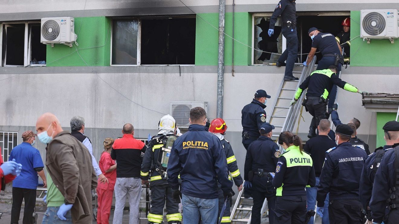 Un pacient transferat de la spitalul care a ars în Constanța a murit/ Decesul nu are legătură cu incendiul, ci cu evoluția gravă a bolii, precizează autoritățile