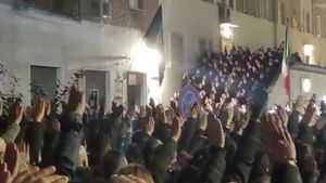 29 de italieni dintr-o grupare de extremă dreapta, achitați după ce au făcut ”salutul roman”, copiat și de către naziști / Judecător: „Nu există riscul reconstituirii partidului fascist”