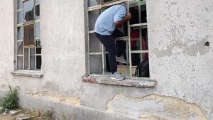 47 de persoane de pe granița de sud-vest, arestate într-un dosar de trafic de migranţi