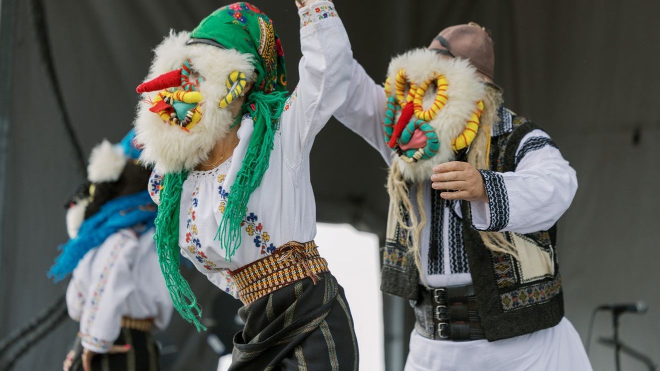 Un oraș din Suceava își dublează populația pentru un weekend / La  ”întâlnirea cu Diaspora” din Vicovu de Sus sunt așteptate 25 de mii de persoane / ”Anul ăsta am zis să facem o reducere a cheltuielilor și nu vom da focul de artificii„