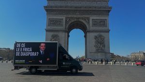 FOTO Panouri electorale ale lui Nicușor Dan în diaspora / Primarul general al Capitalei publică imagini din New York și mai multe capitale europene / Care este mesajul său electoral