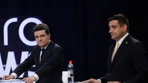 Nicușor Dan, replici pentru Simion care se declară „anti-sistem”: Cum i-ați pus pe lista de parlamentari pe Becali, care a furat terenuri, pe Chelaru, condamnat că a furat apartamente de la stat, pe Mugur Mihăiescu, colaborator al Securității, pe Lasca, condamnat pentru violențe, ori pe domnul Petrișor Peiu, consilierul economic al lui Năstase