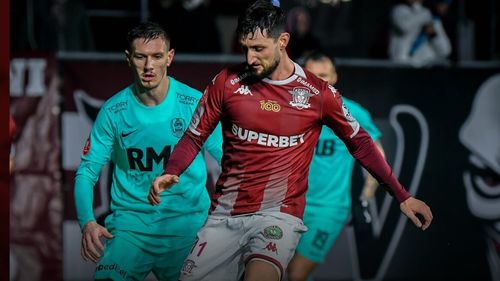 Universitatea Cluj şi CFR Cluj s-au calificat, miercuri seara, în sferturile de finală ale Cupei României la fotbal