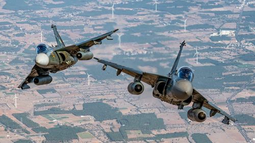 India se oferă să vândă Malaeziei 18 avioane de luptă ușoare „Tejas” și afirmă că mai sunt interesate încă șase state, inclusiv SUA / New Delhi lucrează la fabricarea unui avion de vânătoare „invizibil”