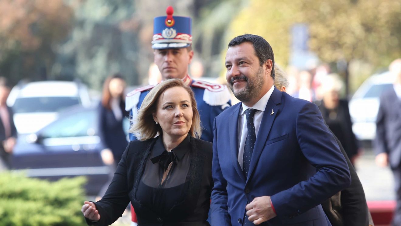 O carte despre Matteo Salvini, care conține doar pagini goale, a devenit bestseller în Italia