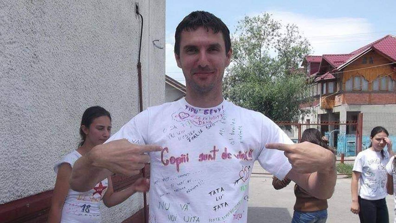 Recordul din fundul curții. Profesor într-una dintre cele mai performante școli din mediul rural: Avem nevoie de o toaletă funcțională, cu apă care nu se oprește și nu afară, în curtea școlii. O toaletă pentru o școală. Atât