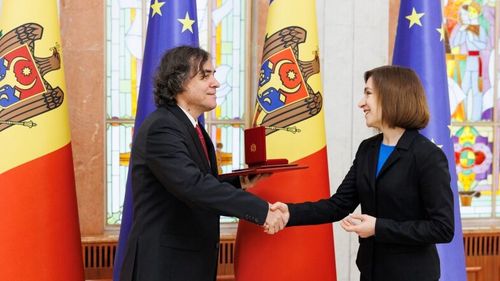 Mircea Cărtărescu, decorat de Maia Sandu cu ocazia Zilei Naționale a Lecturii