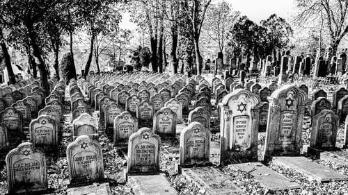 AUDIO Povestea unui evreu din ținutul Herța care a scăpat de exterminările lui Ion Antonescu, după 82 de ani de la Holocaustul din România: ”Venirea românilor era așteptată ca o eliberare/ Jandarmii români ne împușcau, nu era picior de neamț”