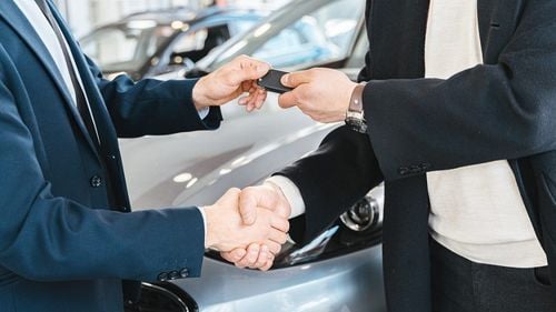 Înmatriculările de mașini second-hand în România au scăzut serios în acest an, cu peste 20%. Mașinile noi, în creștere