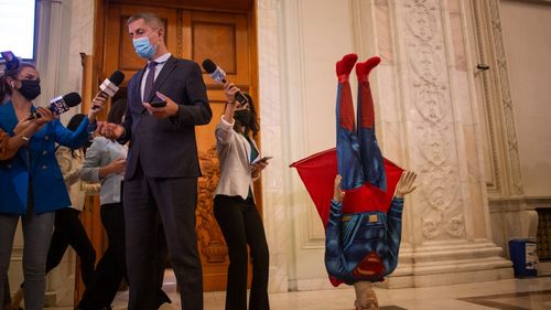 România în criză politică: Ce soluţii au avansat PNL, PSD, AUR și USR până în acest moment