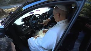VIDEO | Papa Leon a testat Luce, primul Ferrari electric din istorie