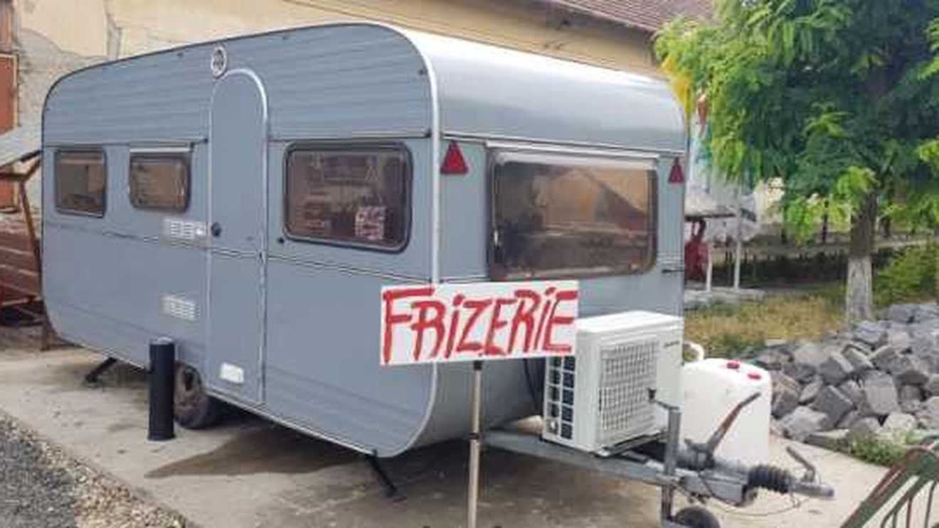 Adevărul.ro: Rulota - frizerie care merge după clienți prin satele din Timiş / O afacere care a costat doar 4.000 de euro
