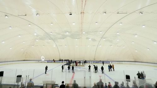 Patinoar acoperit în valoare de peste 1 milion de euro în Sângeorgiu de Mureş, finanțat de Guvernul Ungariei