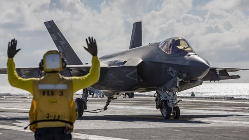 Delegație a companiei americane Lockheed Martin, în vizită la Ministerul Apărării din România / Ministrul Tîlvar: Prin transferurile de tehnologie și know-how aferente programelor de înzestrare, urmărim ca industria națională de apărare să se modernizeze în același timp cu Armata României