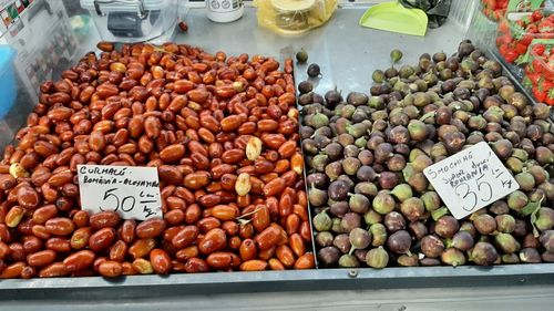 FOTO | Trufandale de noiembrie, în piețele din București: De la curmale din Alexandria la smochine din Teleorman / „Ele există de multă vreme”