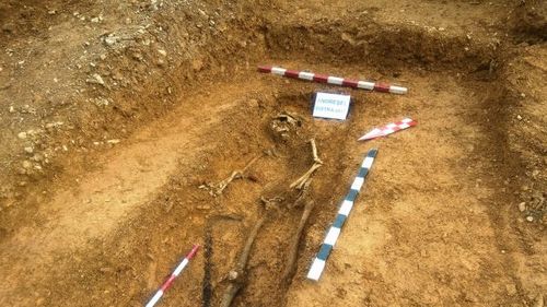 ”Vocea copiilor neauziţi": poveștile orfanilor abuzați de regimul comunist în căminele-spital în care au murit sute de victime