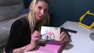 O tânără adoptată în Franța dintr-un orfelinat românesc își regăsește familia după 30 de ani cu ajutorul rețelelor sociale: Anunțul meu a fost postat la 21.30, și cu puțin înainte de miezul nopții am aflat că mi-am găsit familia!