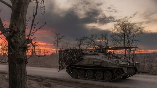 Armata rusă revendică cucerirea satului Arhanghelske / Doi morţi la Harkov într-un atac la un supermarket de construcţii /  Rusia câştigă teren în estul Ucrainei de mai multe luni, după ce a preluat iniţiativa
