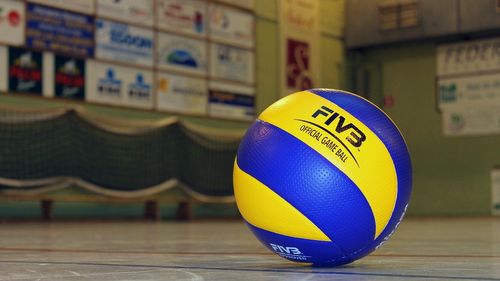 Profesor de sport din Dâmbovița, arestat preventiv pentru viol / Ar fi întreţinut relaţii sexuale cu o elevă de 16 ani