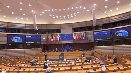 Comisia Europeană a cerut procedură de urgență pentru a fi aprobată adeverința electronică verde/ Comisarul Hahn: Cum le vom explica cetățenilor europeni că nu reușim să ne mișcăm rapid în chestiuni importante?