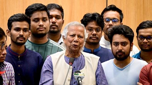Muhammad Yunus, laureatul premierul Nobel, a depus jurământul în calitate de lider interimar al Bangladeshului