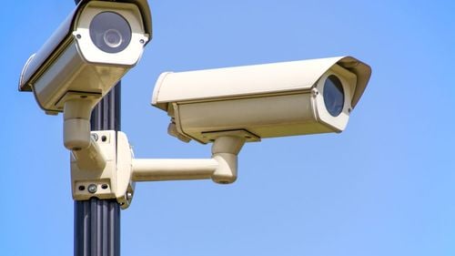 Ochi chinezești la Deveselu. Sistemele de supraveghere din China, interzise în SUA și UK, veghează unitățile Armatei Române (Europa Liberă)