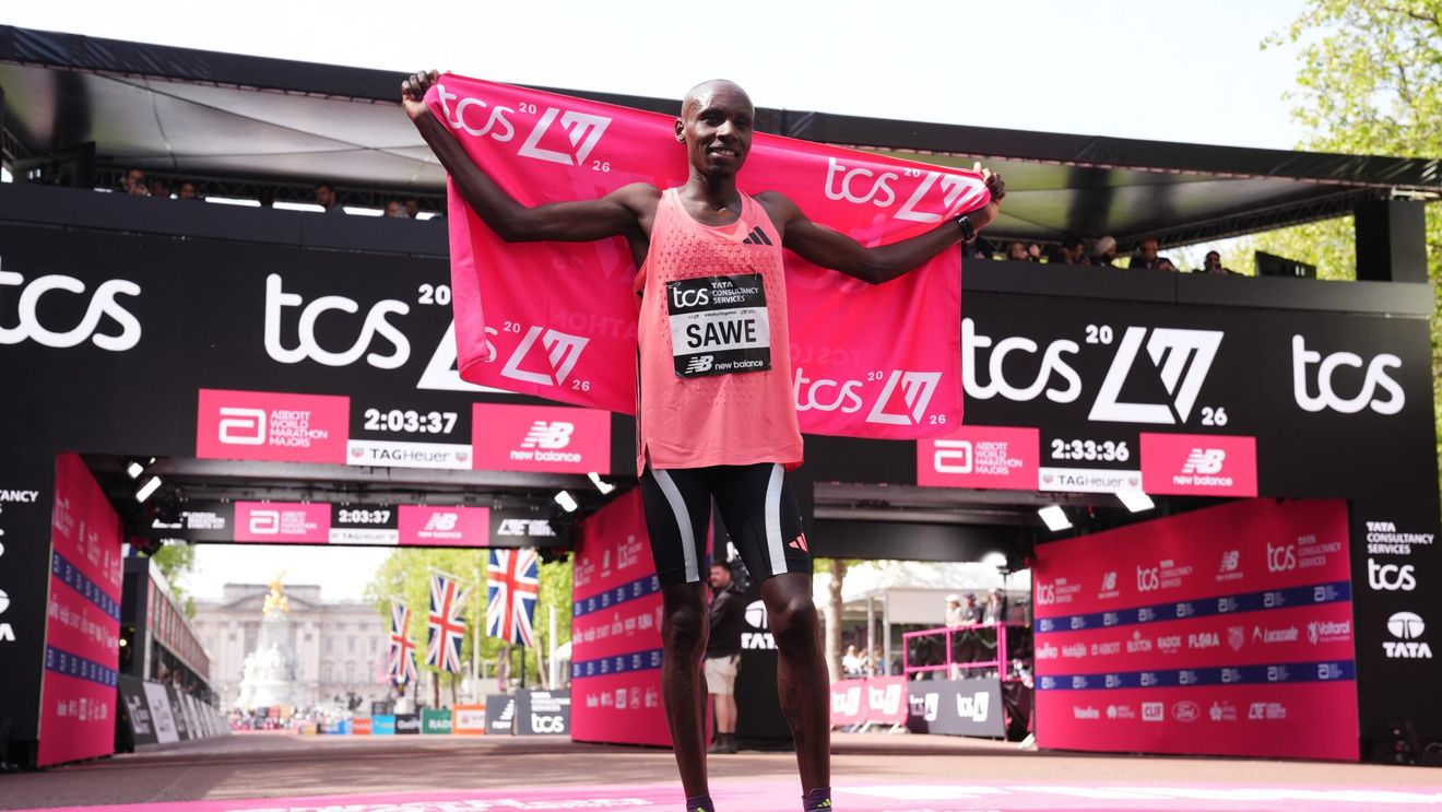 FOTO Record istoric la Maratonul de la Londra: Sabastian Sawe, primul om care coboară sub două ore într-un maraton, într-o cursă cu 59.000 de participanți și condiții meteo ideale