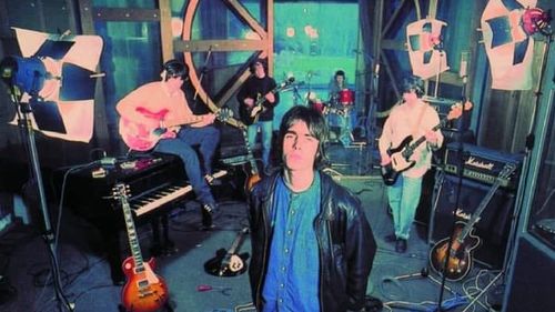 O chitară a lui Noel Gallagher de la Oasis s-a vândut cu peste 271.000 de euro la licitaţie