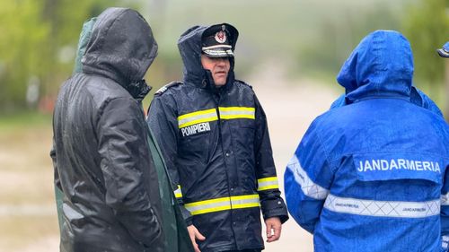 Ordin de evacuare pentru 300 de persoane din două localităţi din Covasna, din cauza inundaţiilor / Arafat: Să nu refuze evacuarea, pentru că îşi pun viaţa în pericol şi pun viaţa pompierilor în pericol