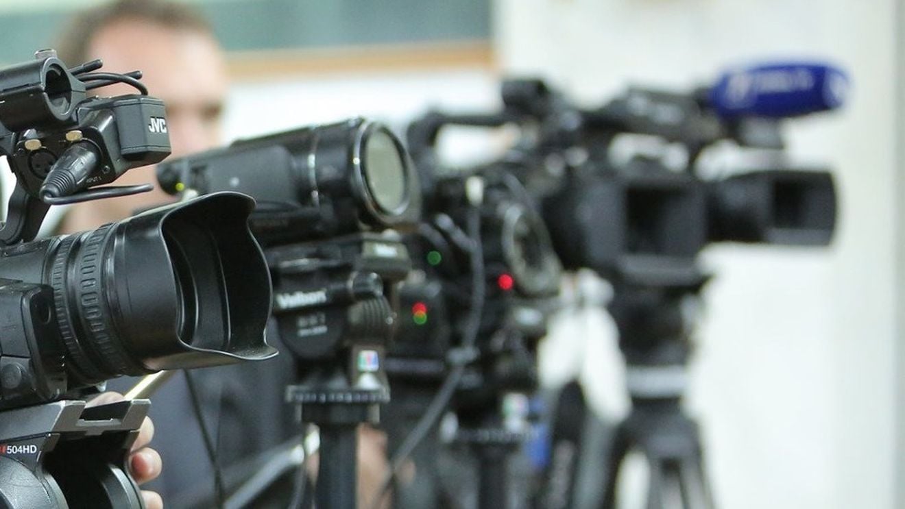 Profiturile televiziunilor și site-urilor de știri au crescut spectaculos în pandemie. Deși nu aveau probleme financiare, au luat bani și de la Guvern / Sectoare precum HoReCa nu și-au primit nici acum banii