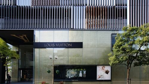 China lovește gigantul de lux LVMH / Proprietarul brandurilor Louis Vuitton, Dior și Tiffany & Co. raportează venituri mai mici decât cele așteptate