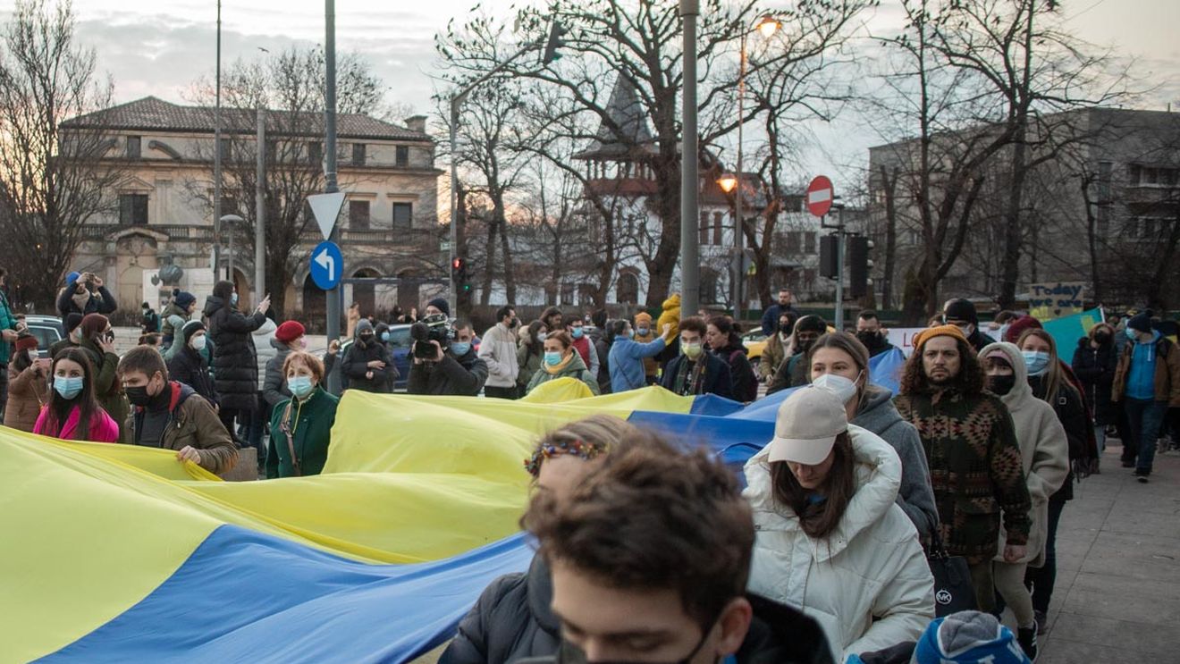 Retrospectiva anului 2023 în salarii: Capitala are cei mai bine plătiți angajați, cu o medie netă de 5.000 de lei pe lună. Caraș-Severin, la polul opus / Pe industrii: IT-iștii în top, sectorul de beauty la coadă