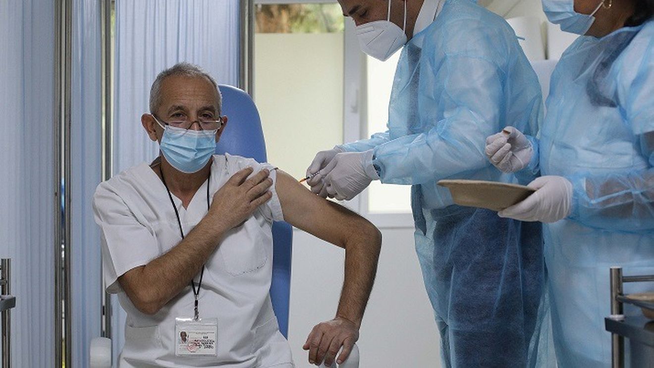 Valeriu Gheorghiţă: Doza trei de vaccin restabileşte eficienţa la peste 95% faţă de infecţie şi la 97% faţă de formele grave de boală