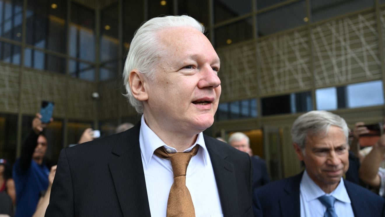 Tatăl lui Julian Assange îi mulțumește lui Vladimir Putin pentru susținerea acordată fiului său